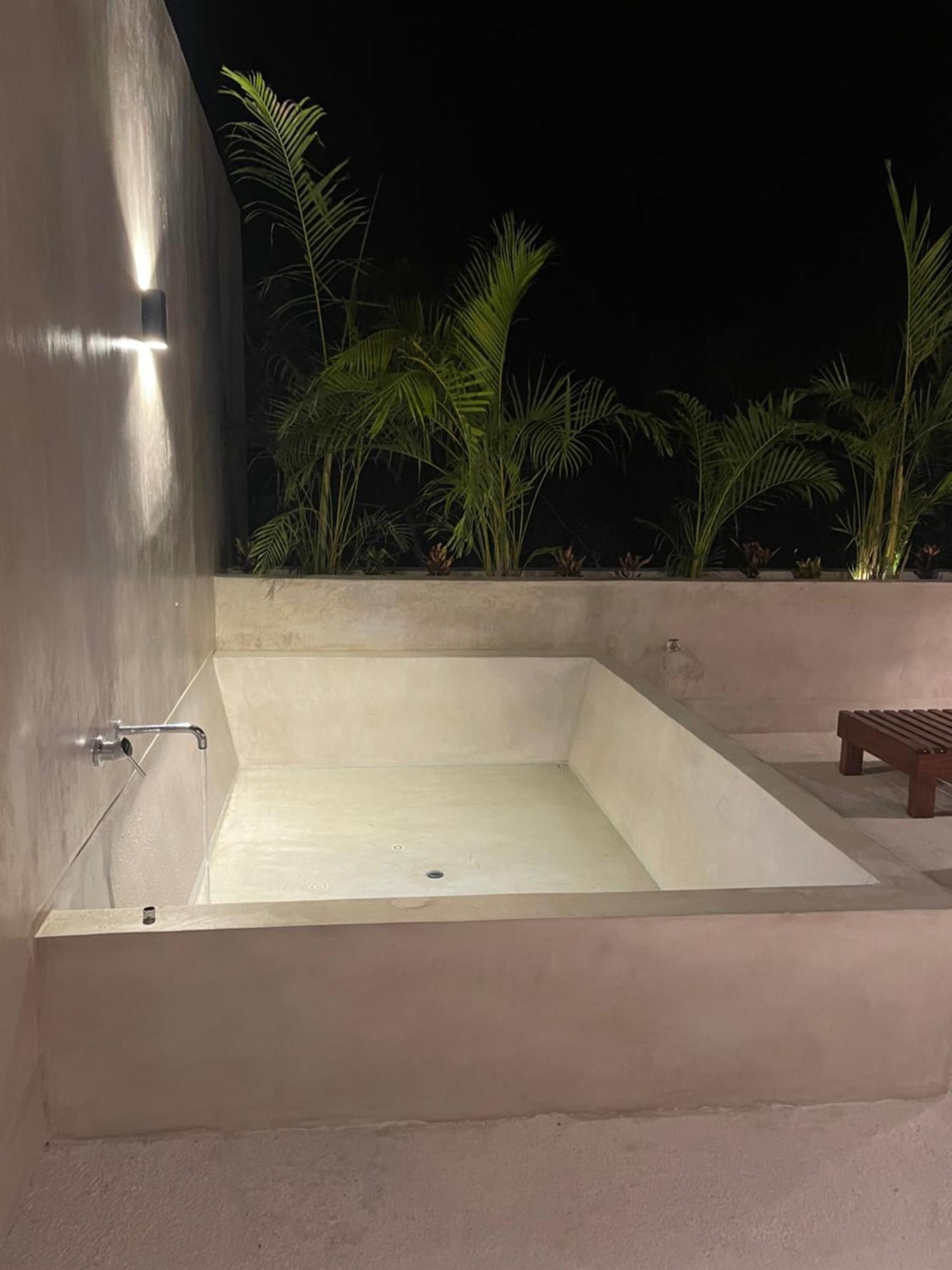 Apartment Jungle Penthouse W Private Rooftop, Ac And Wifi